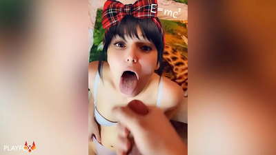 Princeps schola puella accipit primum cum in ore condiscipulum