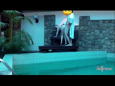 ❤️ Bulla ancillam ad piscinam invitat, sed fervido resistere non potuit Porno apud nos